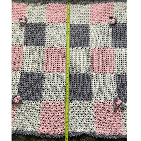 Vintage Hand Crochet knit Baby Blanket 42.5X42.5 color squares and flowers - Picture 6 of 7